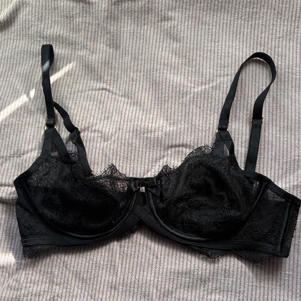 Victoria's Secret Black Unlined lace Bra